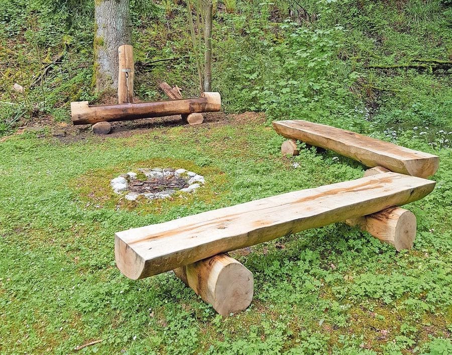 LA_Neuer_Brunnen Der neue Brunnen und die Holzbänke in Bottenwil | Der Landanzeiger