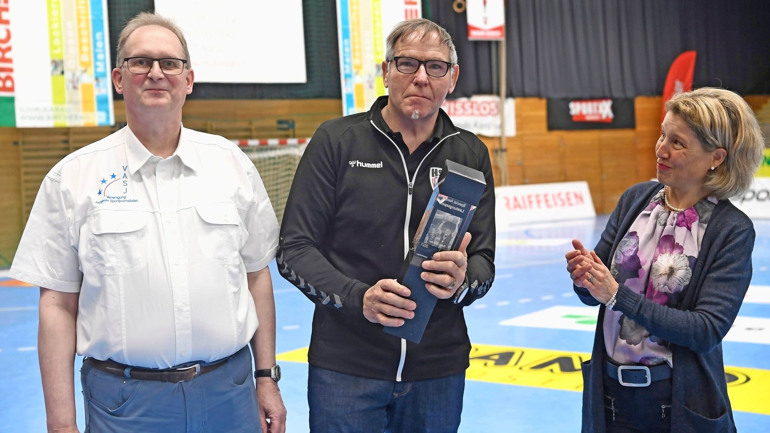 Handball NLA: HSC Suhr Aarau - Pfadi Winterthur HSC-Präsident ausgezeichnet | Der Landanzeiger
