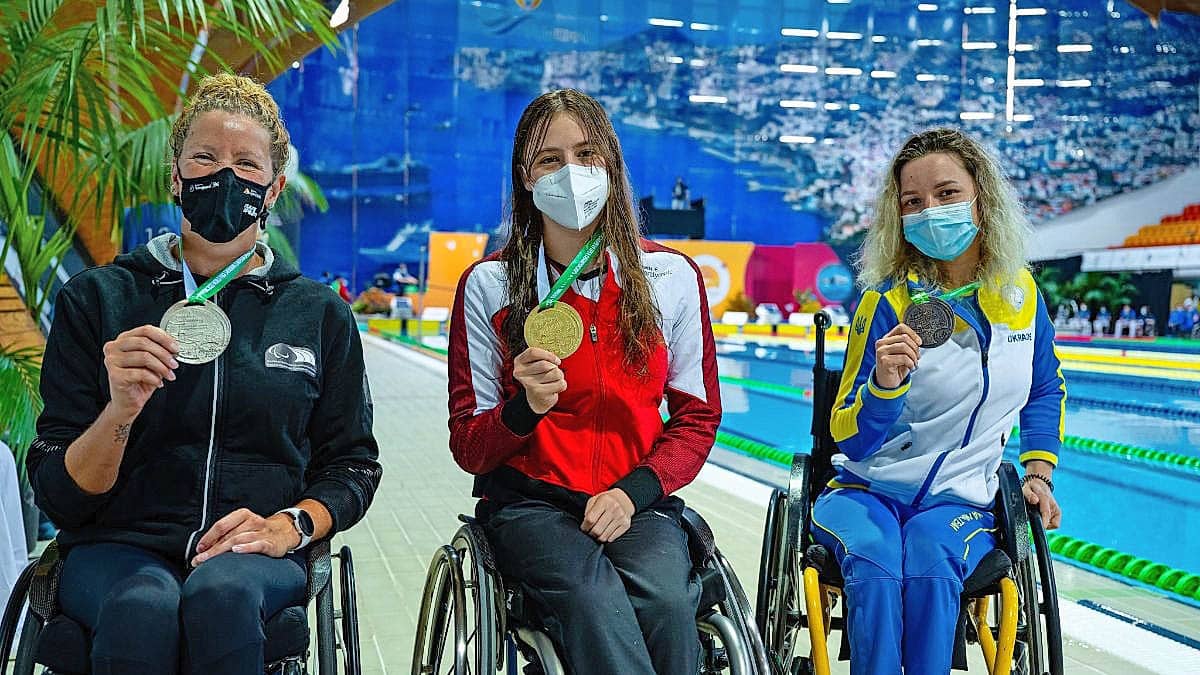 Para-Schwimmen_b63db218-17b4-081d-cebf-a6ea11042e9e Nora Meister mit Gold und Silber| Der Landanzeiger