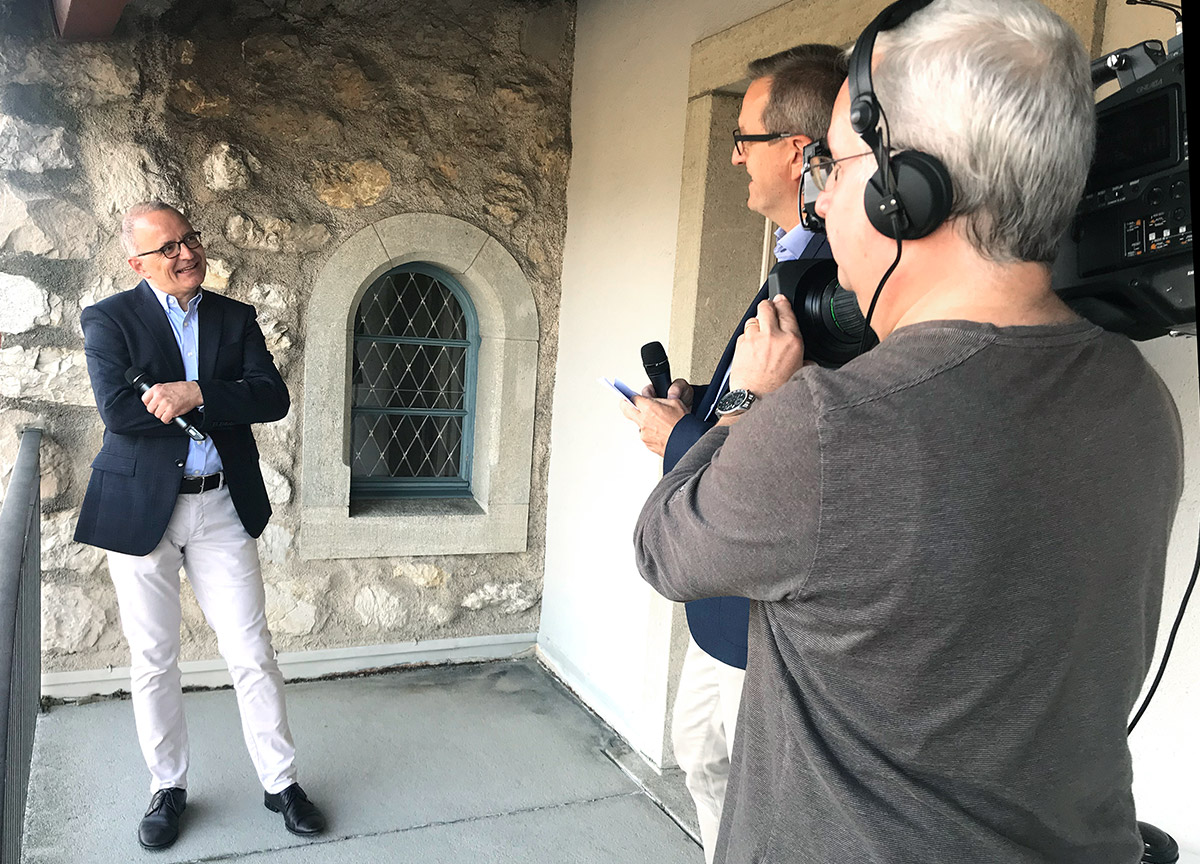 Bild1 Das Landanzeiger Video-Team mit Dr. Hanspeter Hilfiker Stadtpräsident Aarau