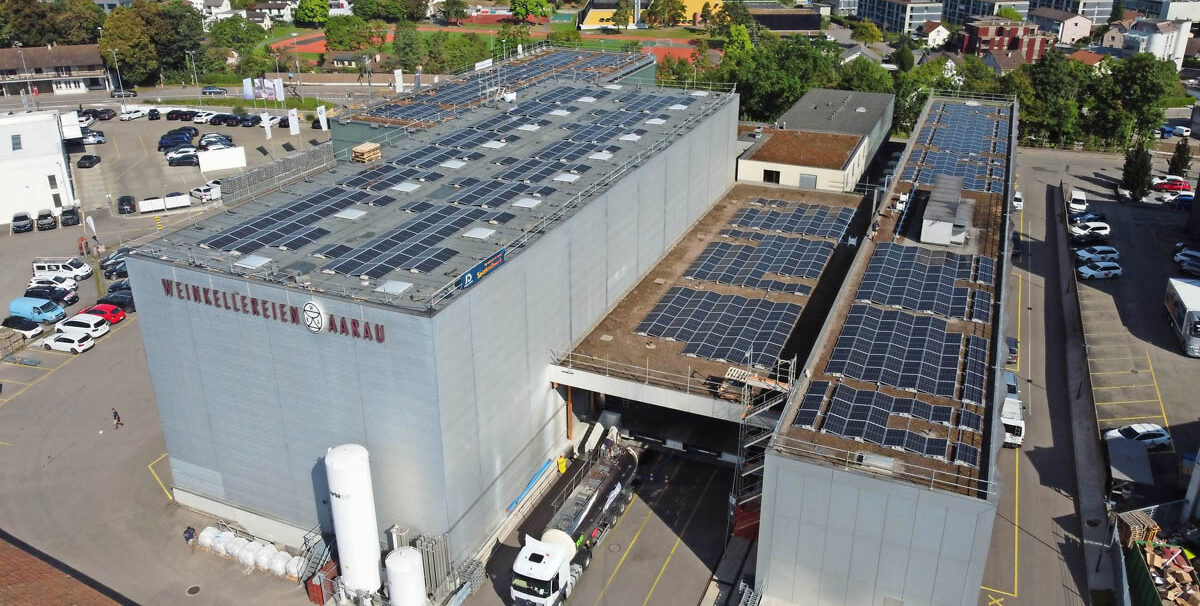 996 Module liefern architektonisch integriert, mehr als 50� des Die grösste PV-Anlage der Region Aarau eingeweiht | Der Landanzeiger