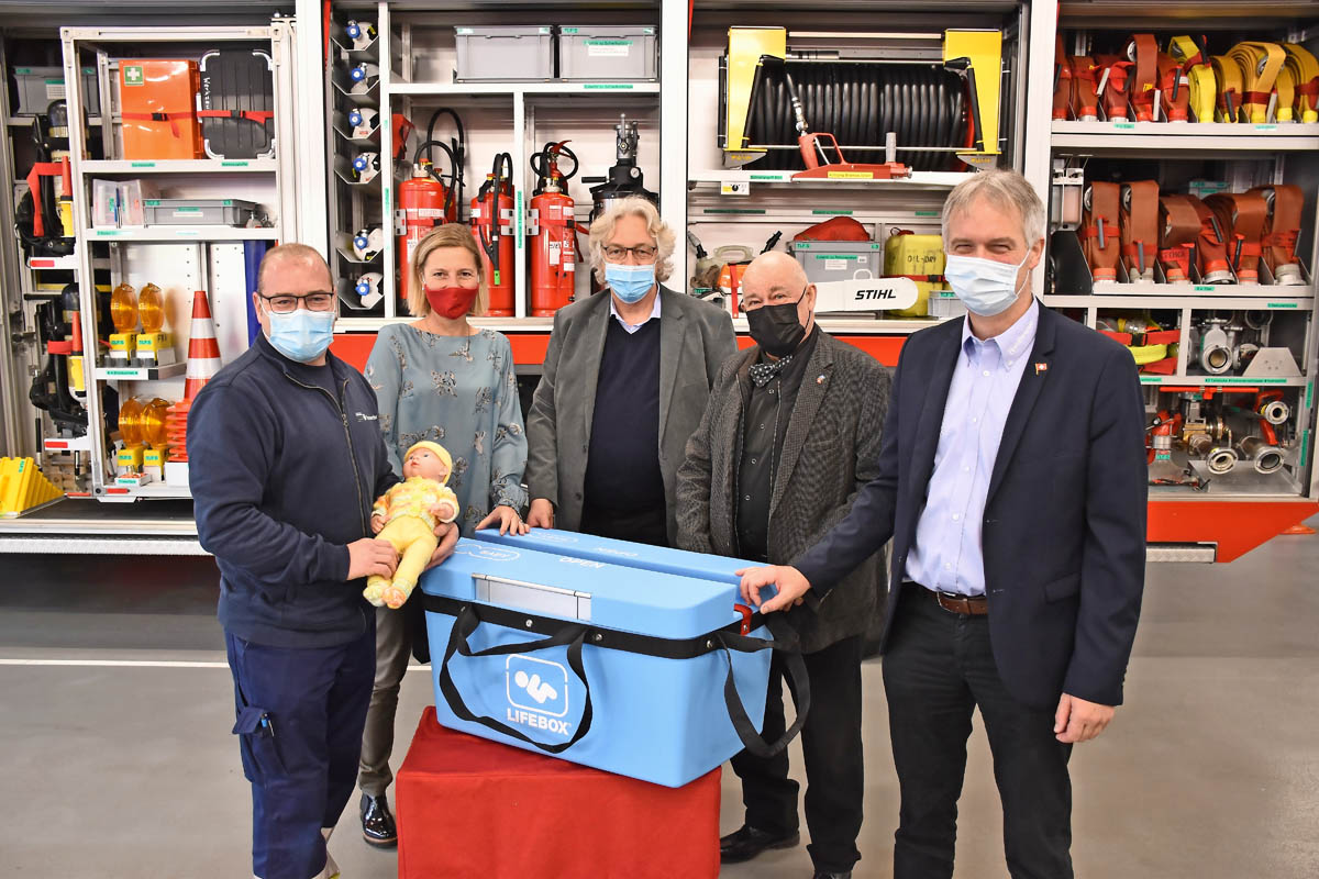 RAN_0980 Feuerwehr erhält Rettungsbox für Kleinkinder und Kleintiere | Der Landanzeiger