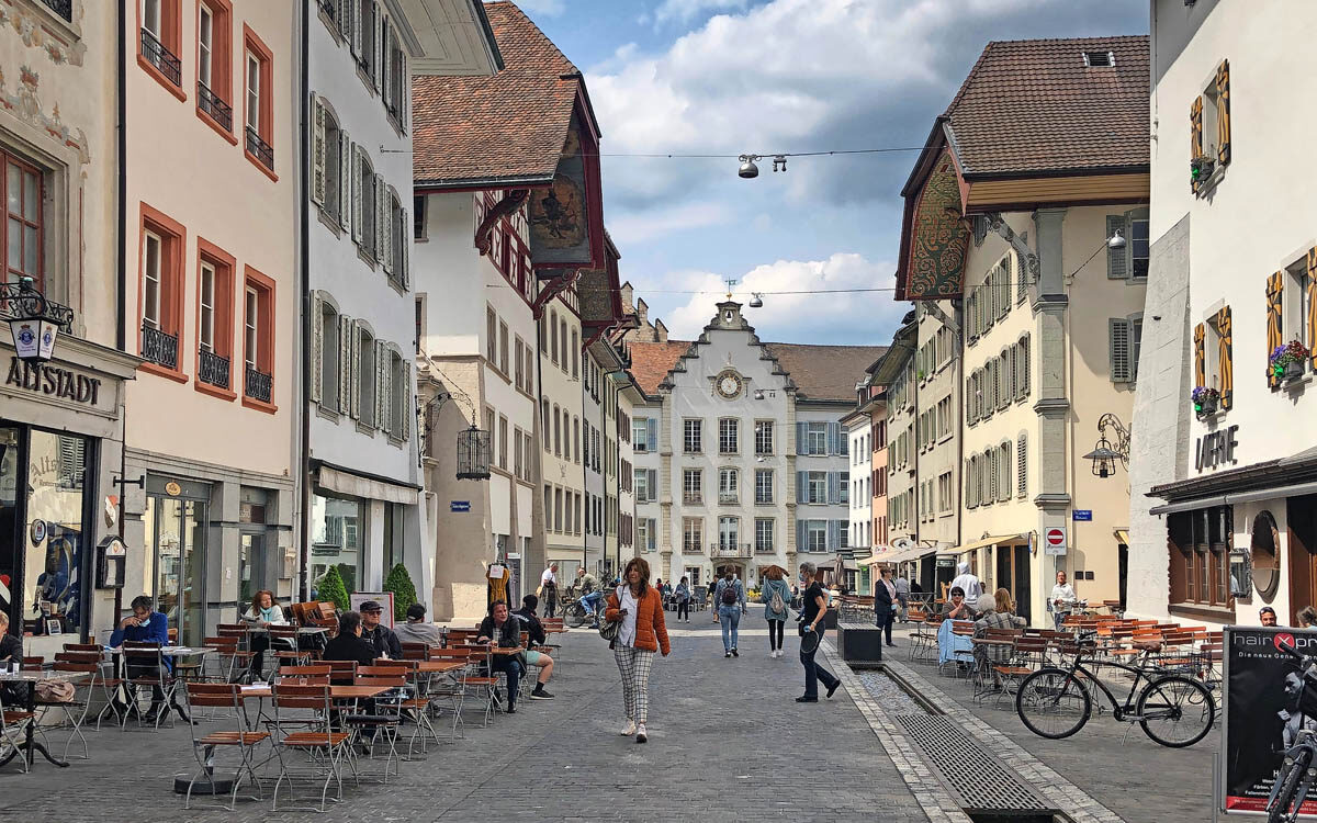 Rathausgasse in Aarau Stadtrat will Steuerfuss um 3% senken | Der Landanzeiger